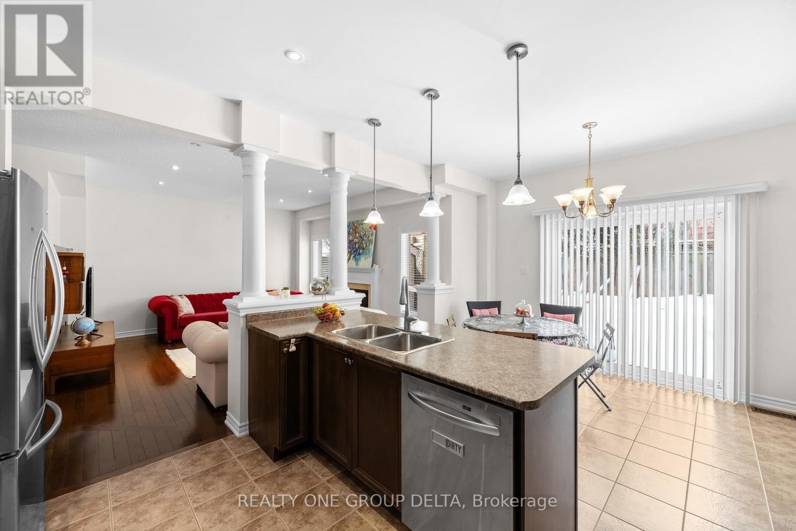 8 Charlemagne Avenue, Barrie, Ontario  L4M 0A9 - Photo 13 - S13109100