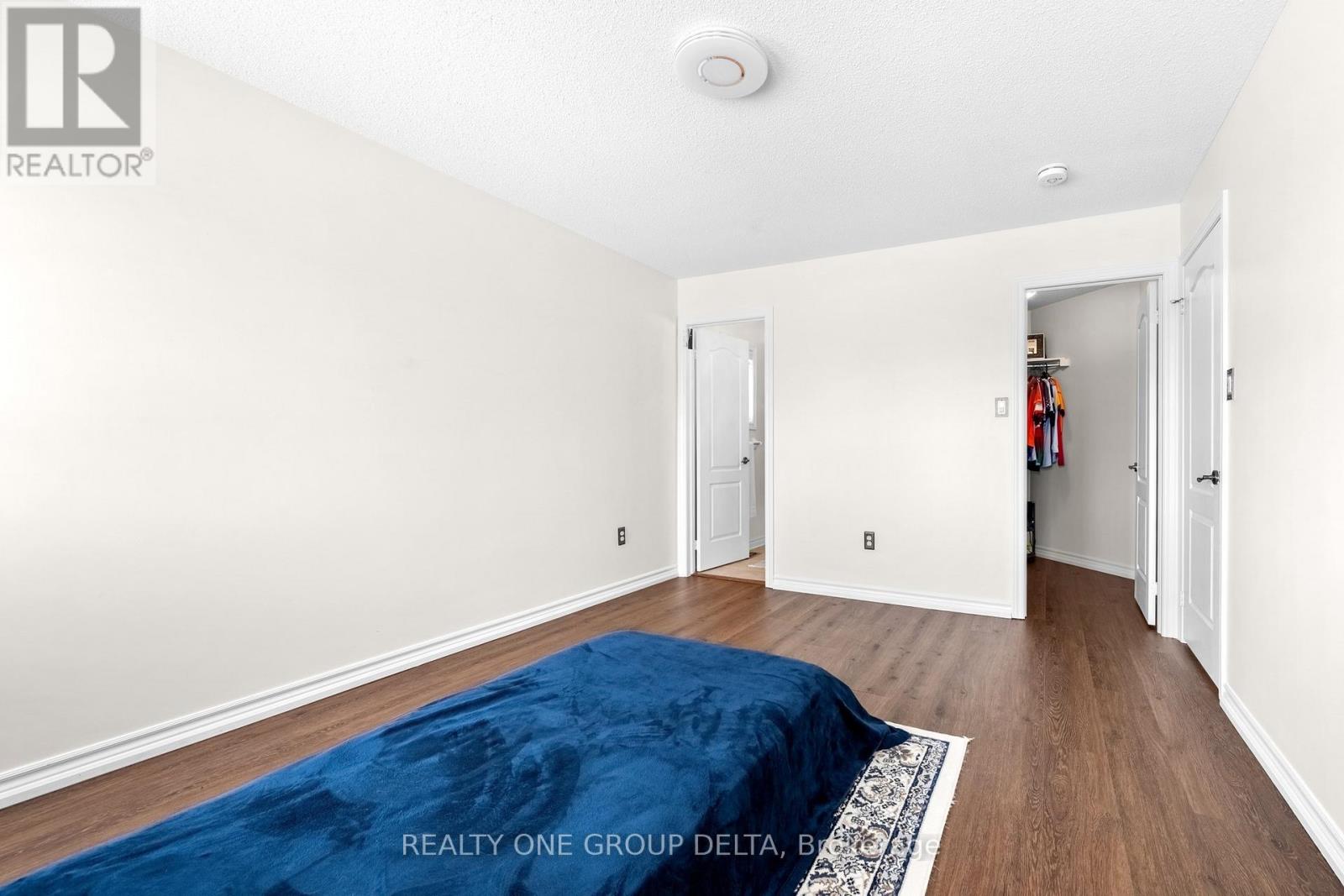 8 Charlemagne Avenue, Barrie, Ontario  L4M 0A9 - Photo 32 - S13109100