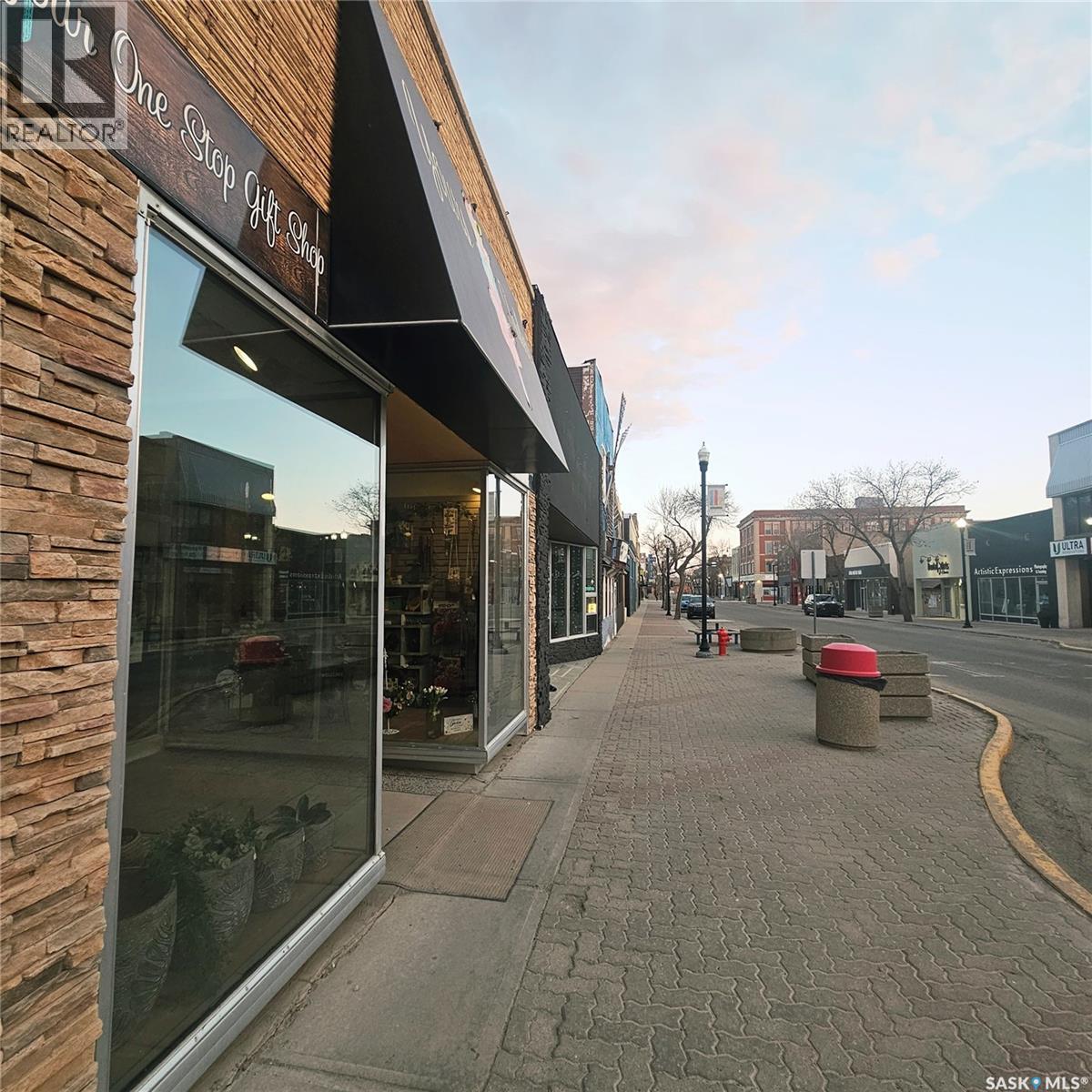 147 Central Avenue N, Swift Current, Saskatchewan  S9H 0K9 - Photo 3 - SK027020