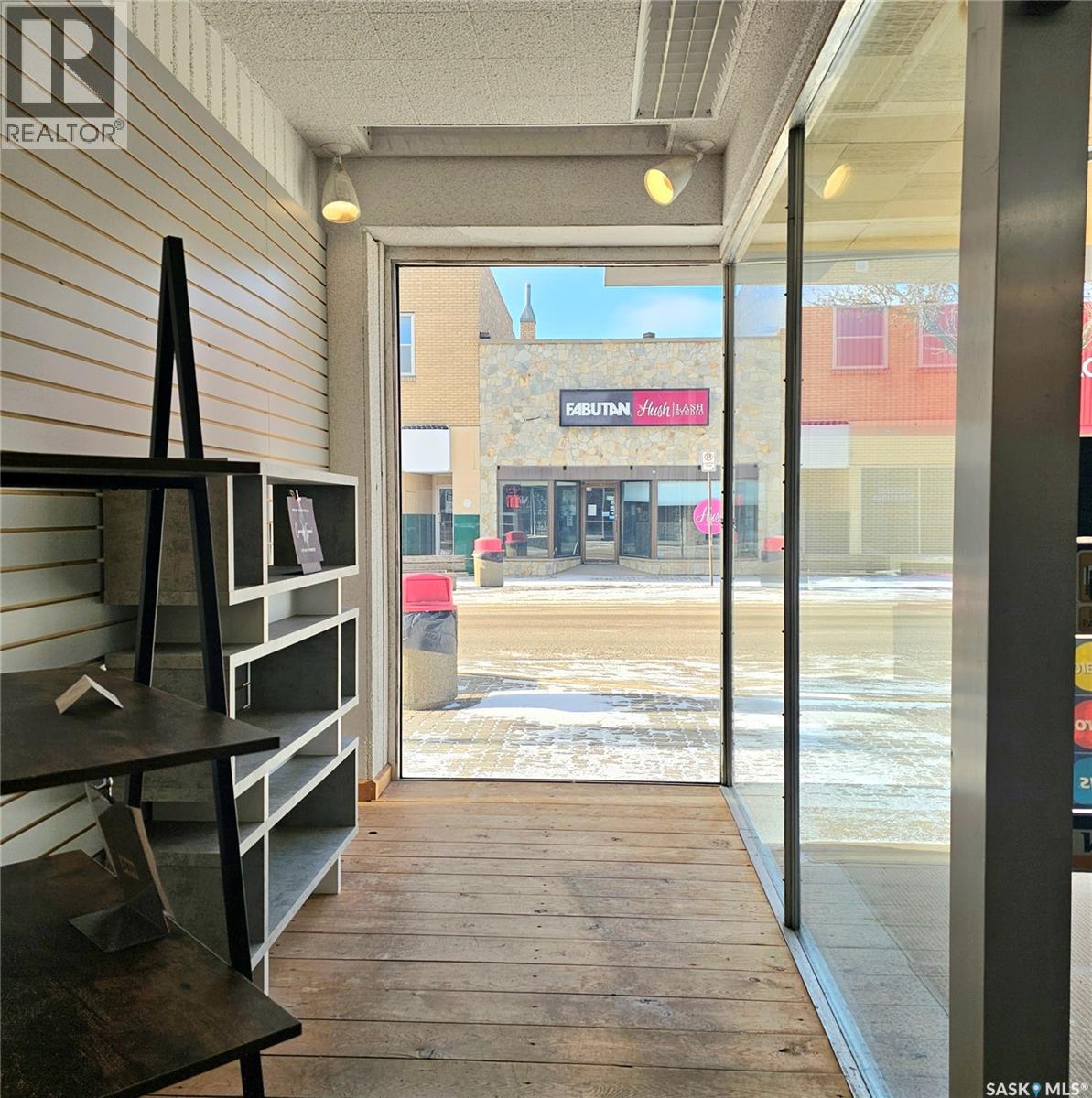 147 Central Avenue N, Swift Current, Saskatchewan  S9H 0K9 - Photo 6 - SK027020