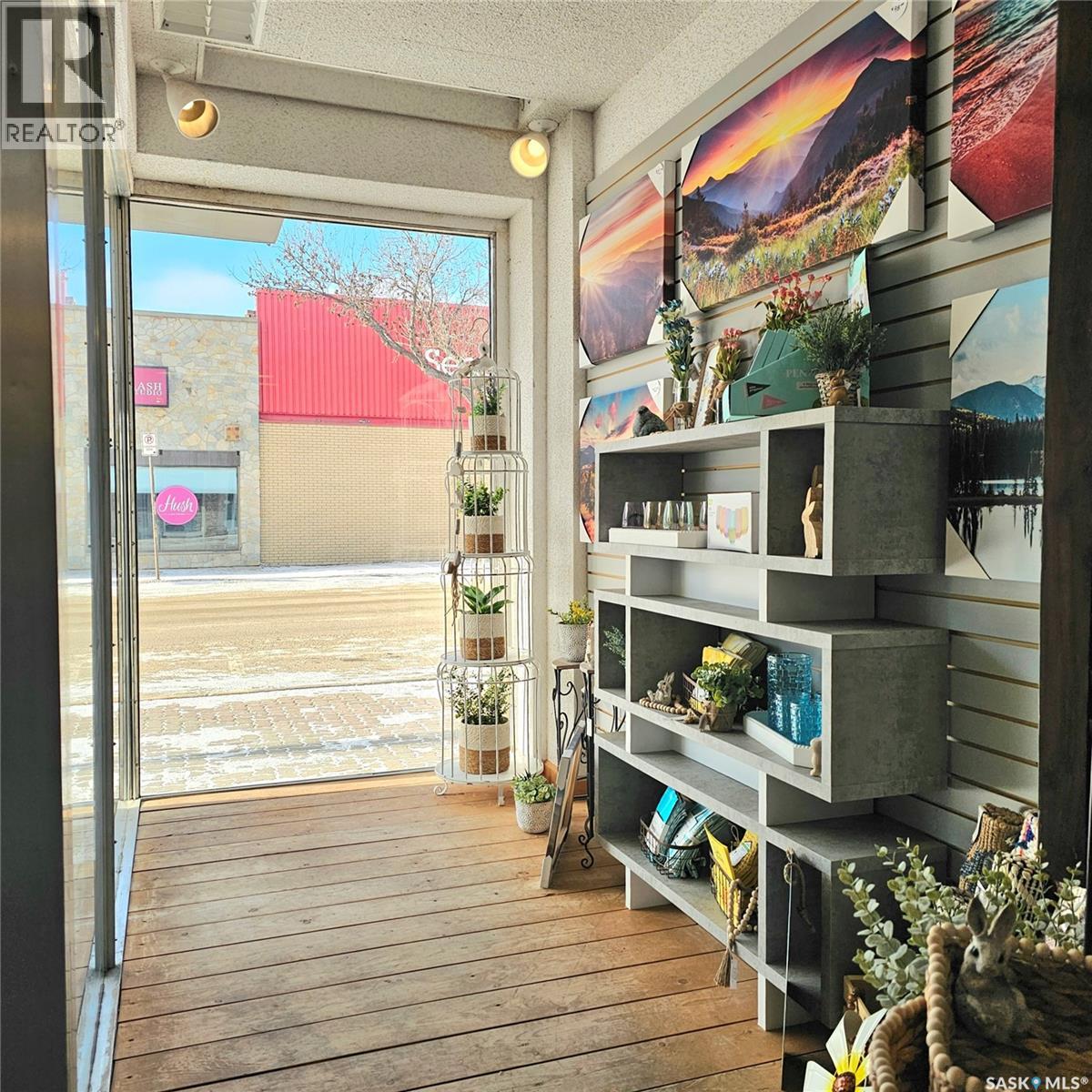 147 Central Avenue N, Swift Current, Saskatchewan  S9H 0K9 - Photo 7 - SK027020