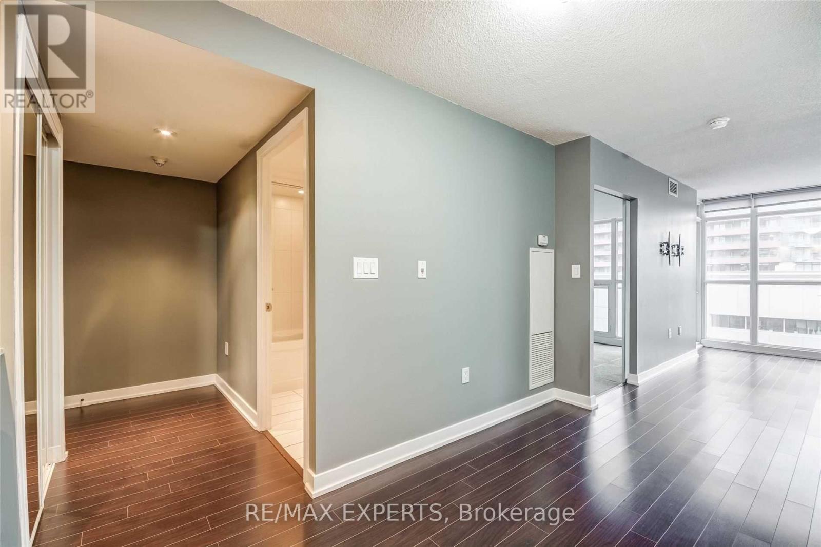 605 - 8 Telegram Mews, Toronto, Ontario  M5V 3Z5 - Photo 10 - C13114408