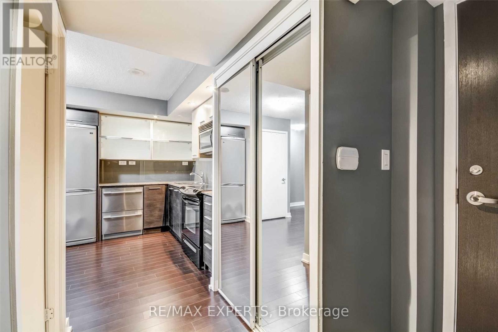 605 - 8 Telegram Mews, Toronto, Ontario  M5V 3Z5 - Photo 4 - C13114408