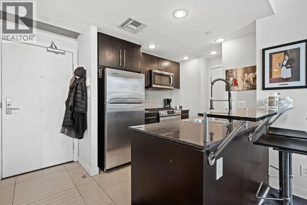 806 633 Kinghorne Mews, Vancouver, British Columbia  V6Z 3H3 - Photo 2 - R3122423