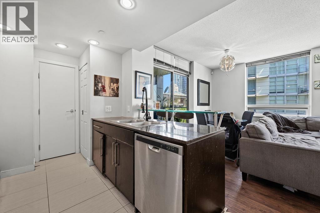 806 633 Kinghorne Mews, Vancouver, British Columbia  V6Z 3H3 - Photo 3 - R3122423