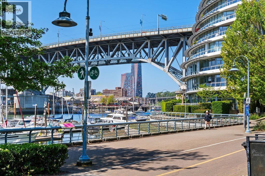 806 633 Kinghorne Mews, Vancouver, British Columbia  V6Z 3H3 - Photo 30 - R3122423