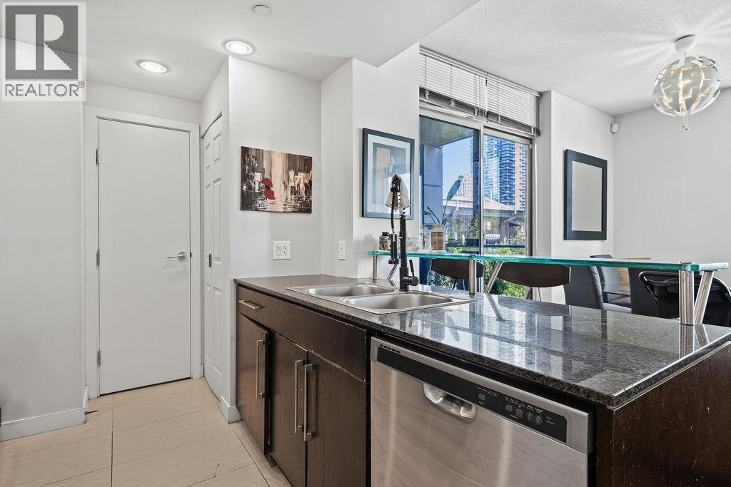 806 633 Kinghorne Mews, Vancouver, British Columbia  V6Z 3H3 - Photo 6 - R3122423