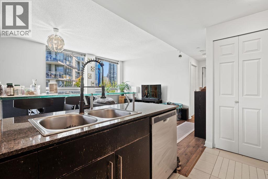 806 633 Kinghorne Mews, Vancouver, British Columbia  V6Z 3H3 - Photo 7 - R3122423