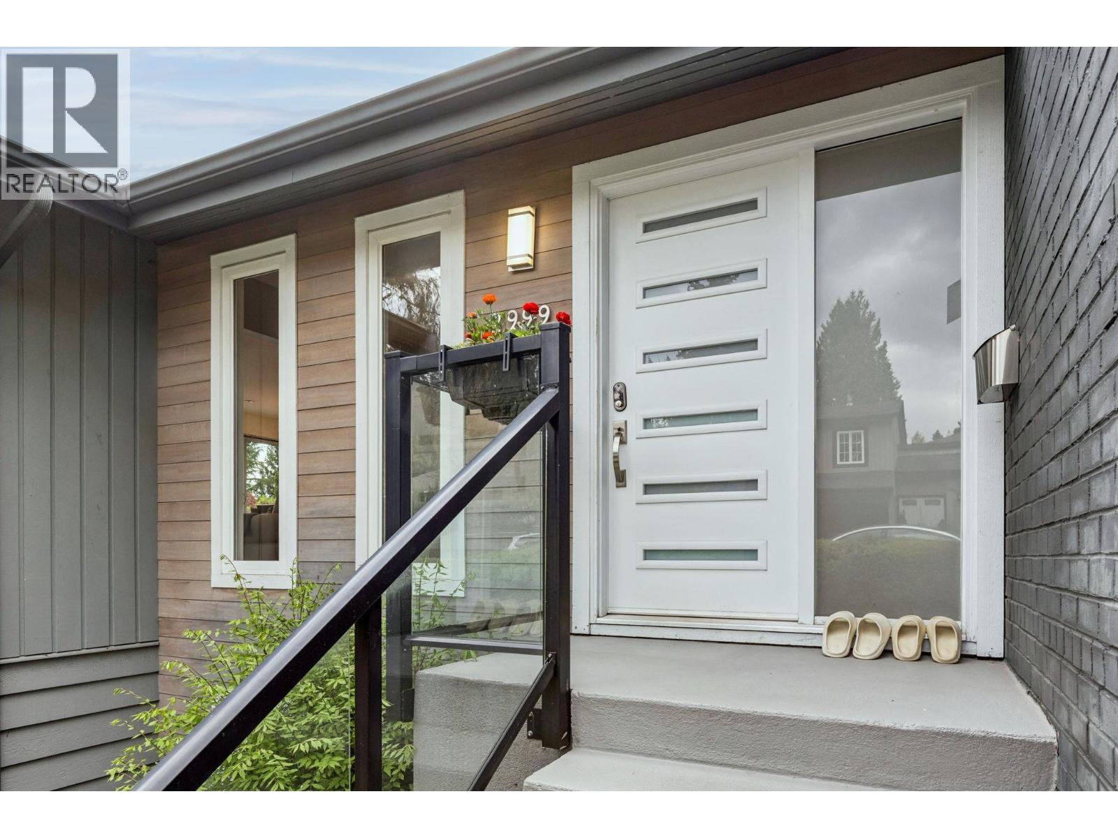 2999 Larson Road, North Vancouver, British Columbia  V7N 3W6 - Photo 3 - R3122428
