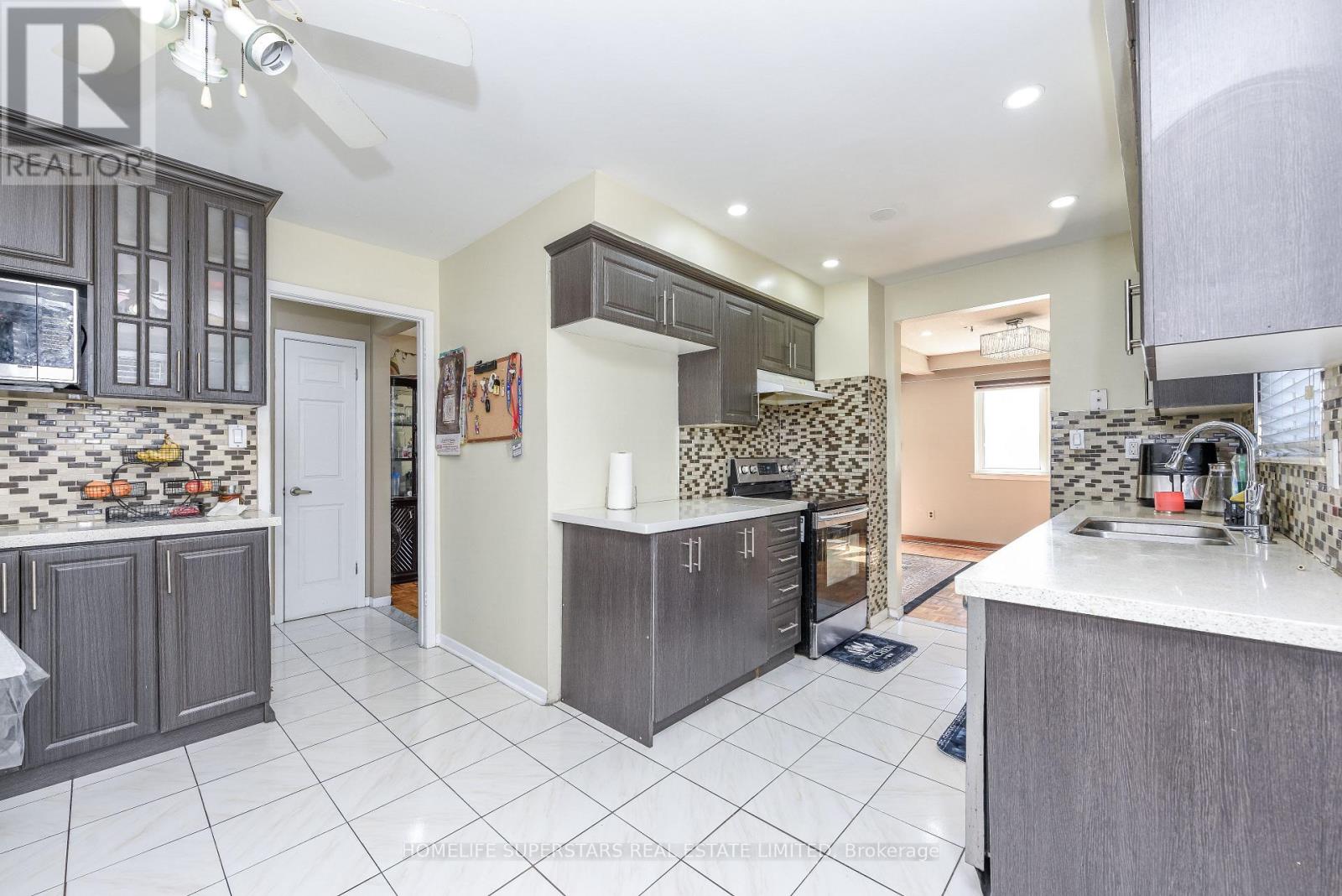 3280 Clara Drive, Mississauga, Ontario  L4T 2C7 - Photo 7 - W13114416