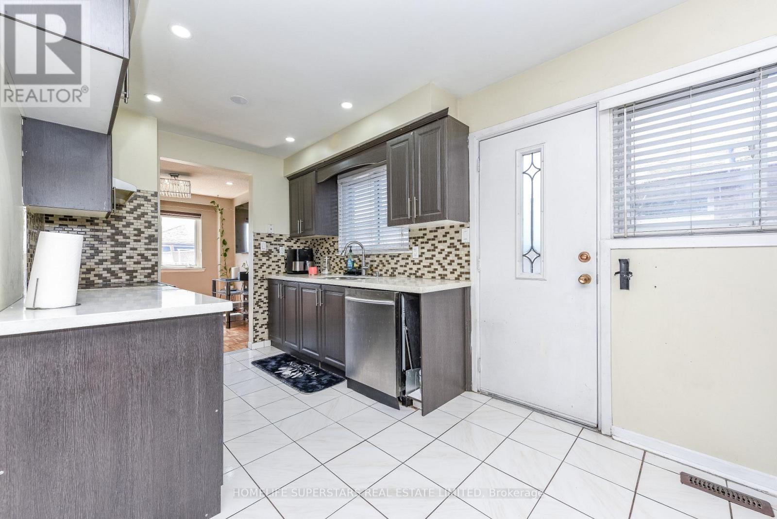 3280 Clara Drive, Mississauga, Ontario  L4T 2C7 - Photo 8 - W13114416