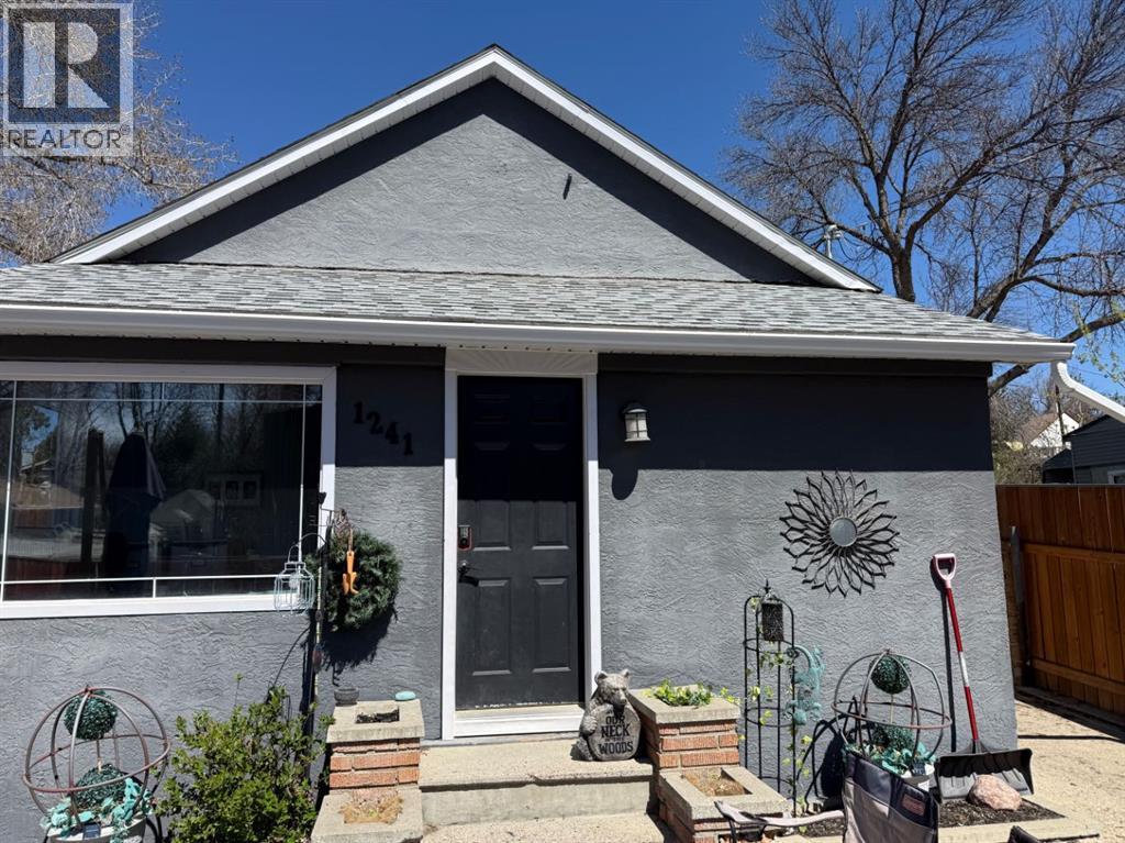 1241 8 Avenue S, Lethbridge, Alberta  T1J 1R2 - Photo 1 - A2309294