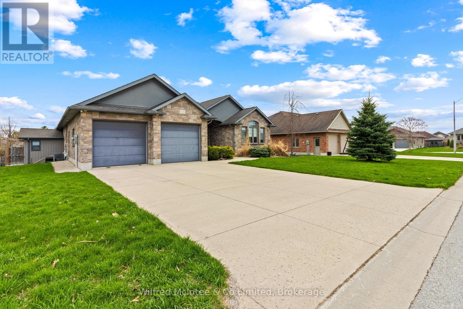 105 12th Avenue A Avenue, Hanover, Ontario N4N 3V1 - Photo 2 - X13114440
