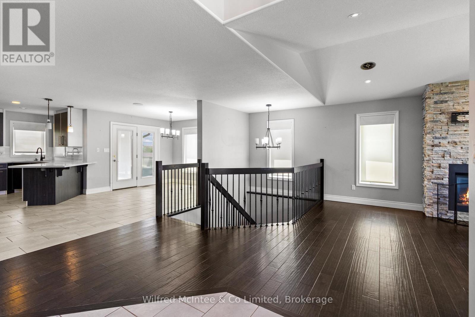 105 12th Avenue A Avenue, Hanover, Ontario N4N 3V1 - Photo 4 - X13114440