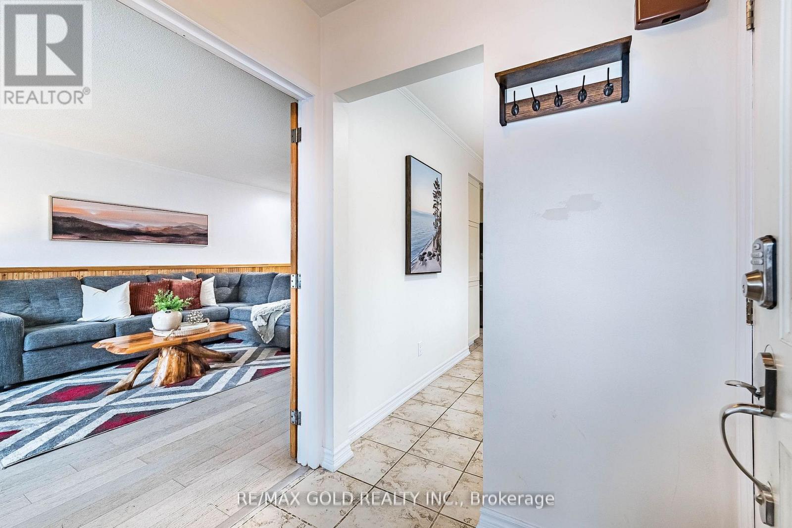 52 Garfield Crescent, Brampton, Ontario  L6V 1V8 - Photo 5 - W13114438