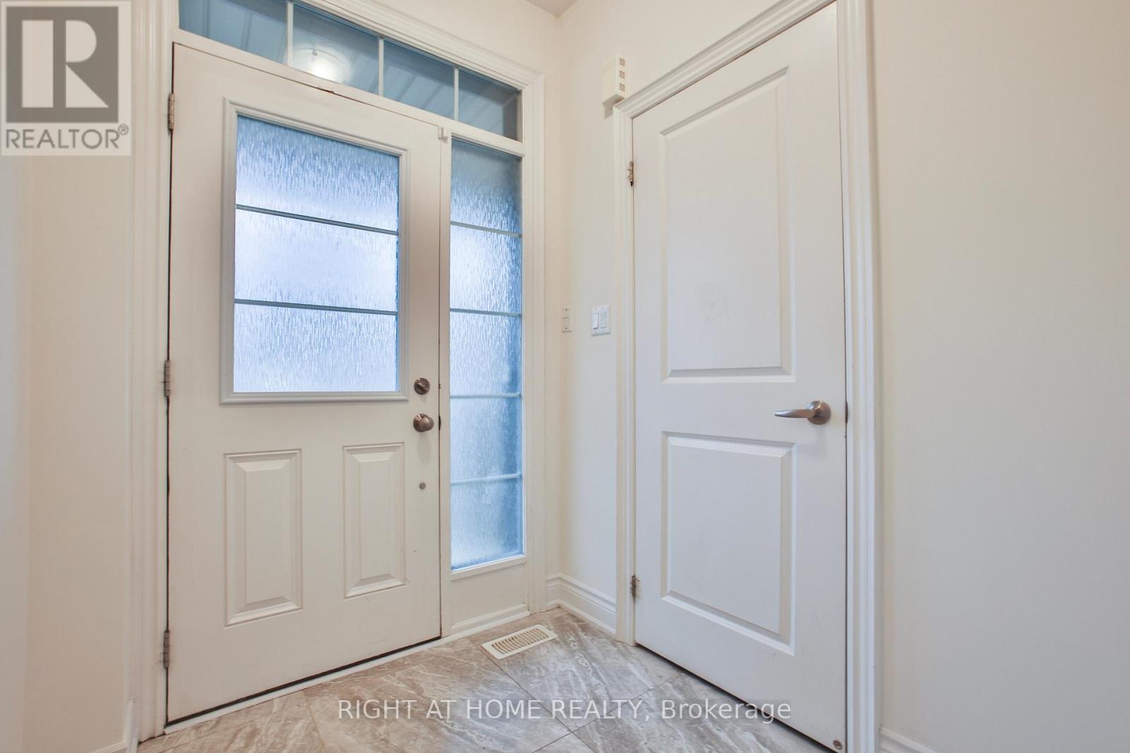 Upper - 25 Hubbell Road, Brampton, Ontario  L6Y 1P3 - Photo 7 - W13114442