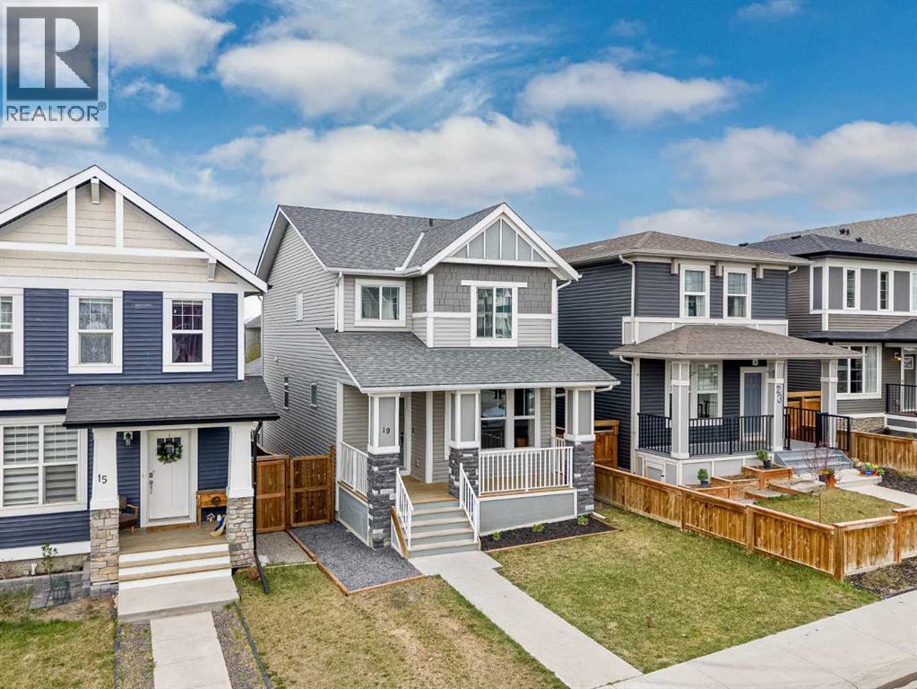 19 Heritage Rise, Cochrane, Alberta  T4C 2R4 - Photo 3 - A2309687