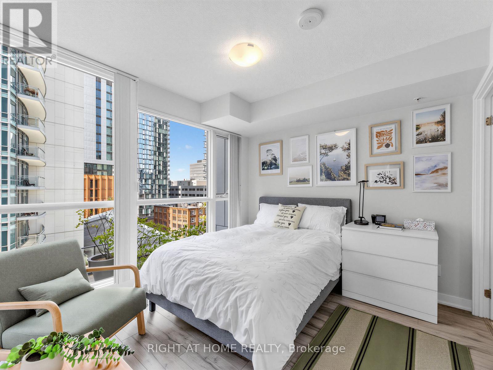 1210 - 295 Adelaide Street W, Toronto, Ontario  M5V 0L4 - Photo 10 - C13114486
