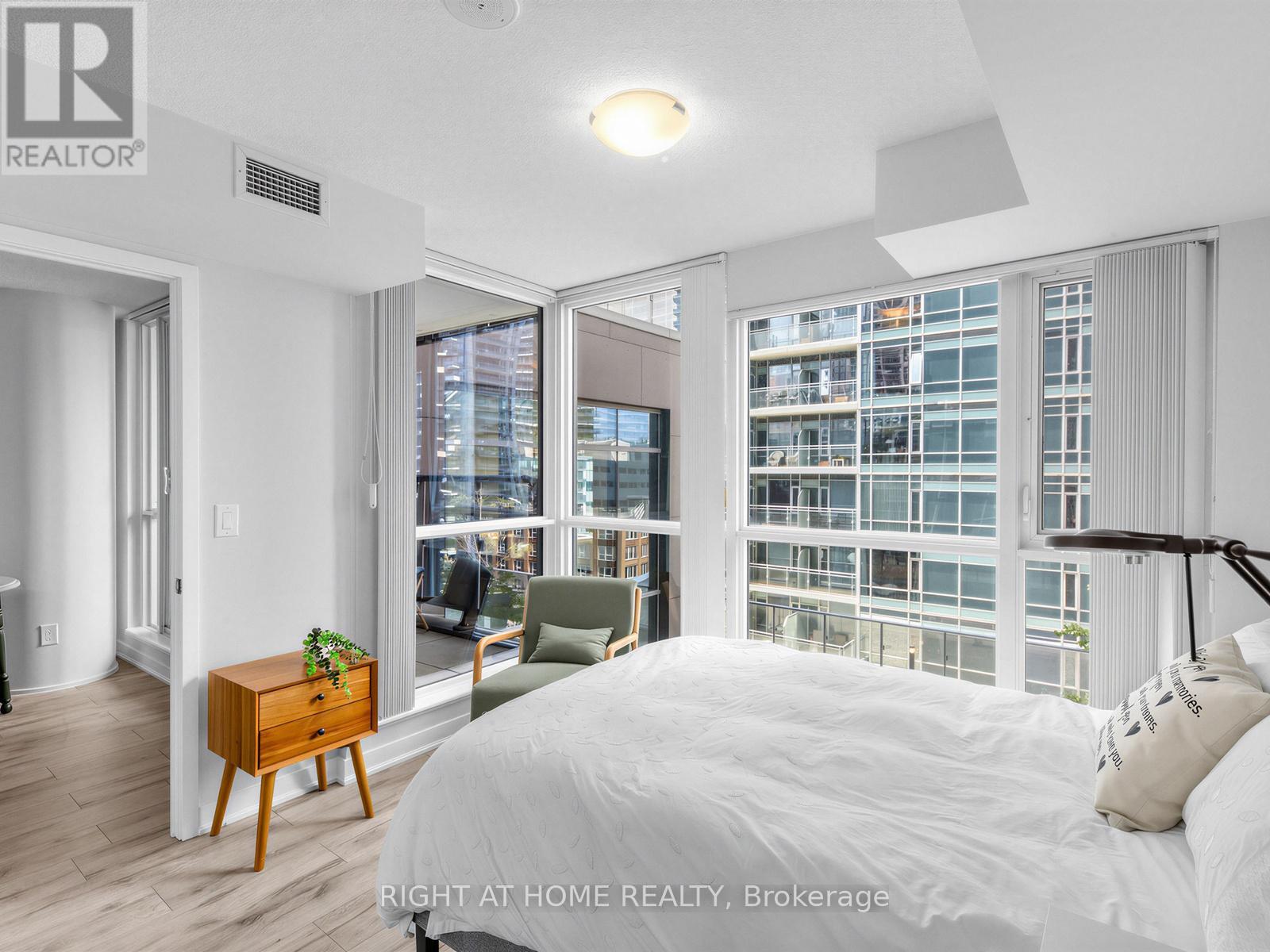1210 - 295 Adelaide Street W, Toronto, Ontario  M5V 0L4 - Photo 11 - C13114486