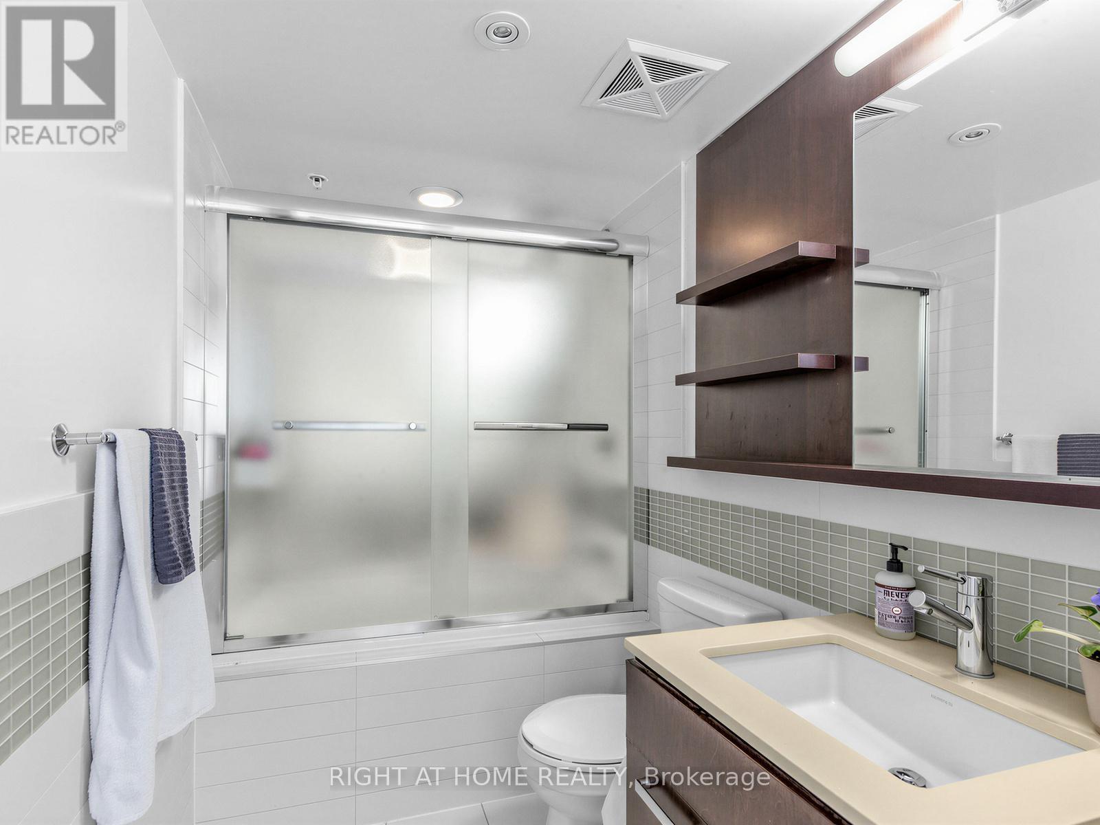 1210 - 295 Adelaide Street W, Toronto, Ontario  M5V 0L4 - Photo 12 - C13114486