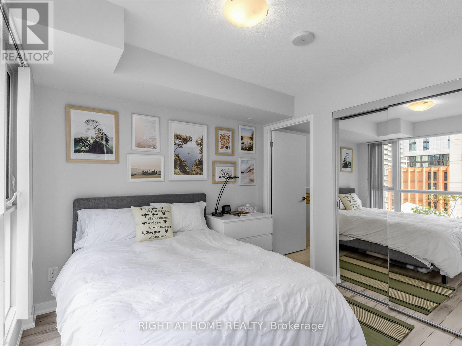 1210 - 295 Adelaide Street W, Toronto, Ontario  M5V 0L4 - Photo 13 - C13114486