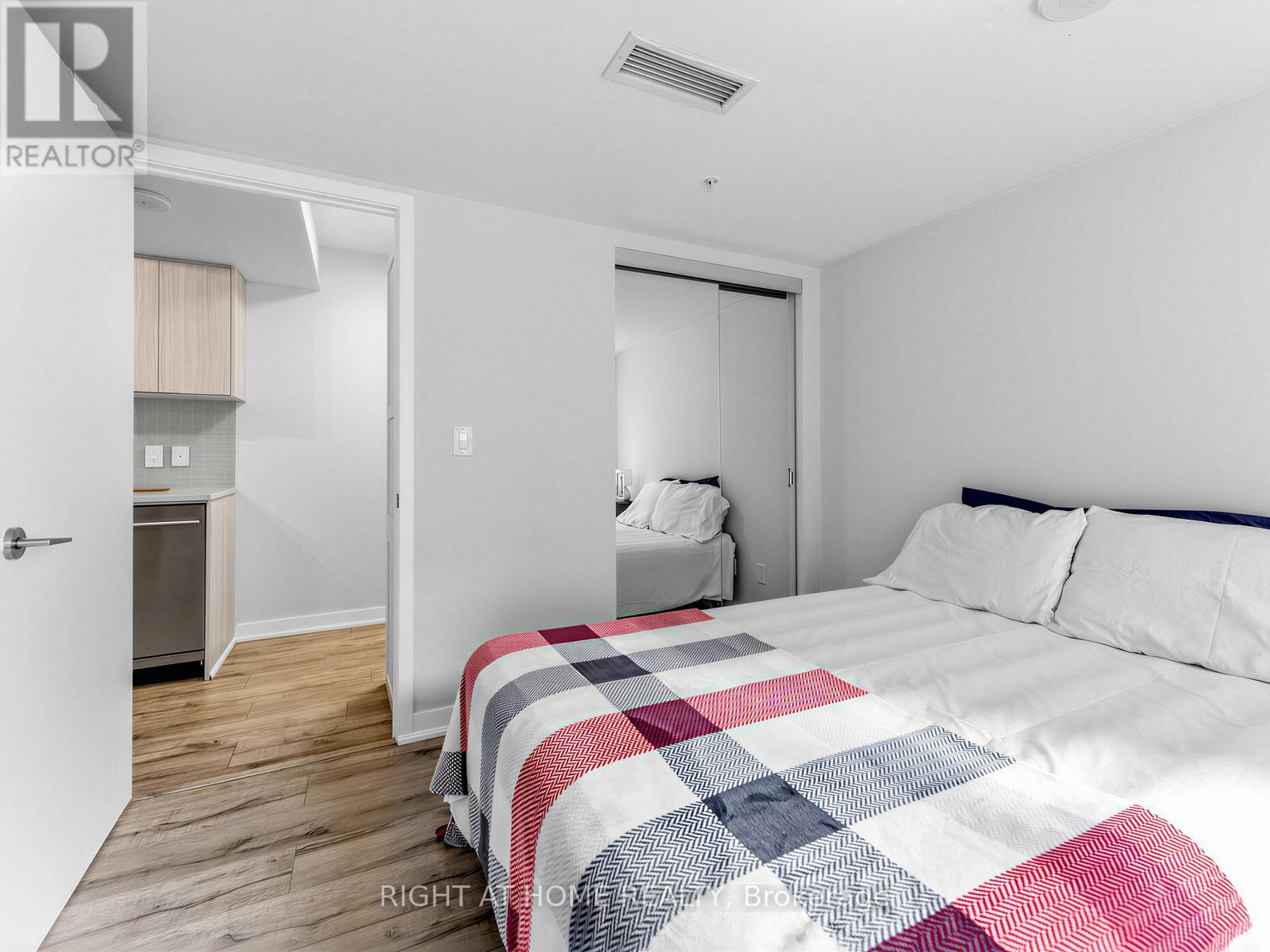 1210 - 295 Adelaide Street W, Toronto, Ontario  M5V 0L4 - Photo 15 - C13114486