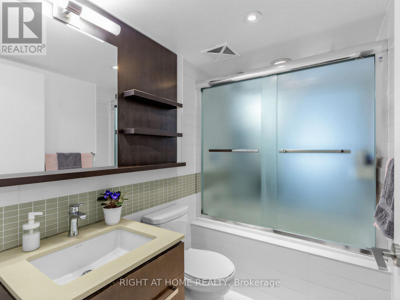 1210 - 295 Adelaide Street W, Toronto, Ontario  M5V 0L4 - Photo 16 - C13114486