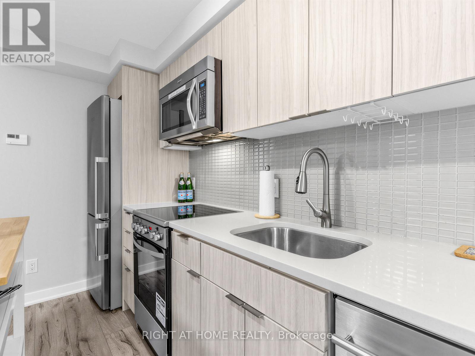 1210 - 295 Adelaide Street W, Toronto, Ontario  M5V 0L4 - Photo 4 - C13114486