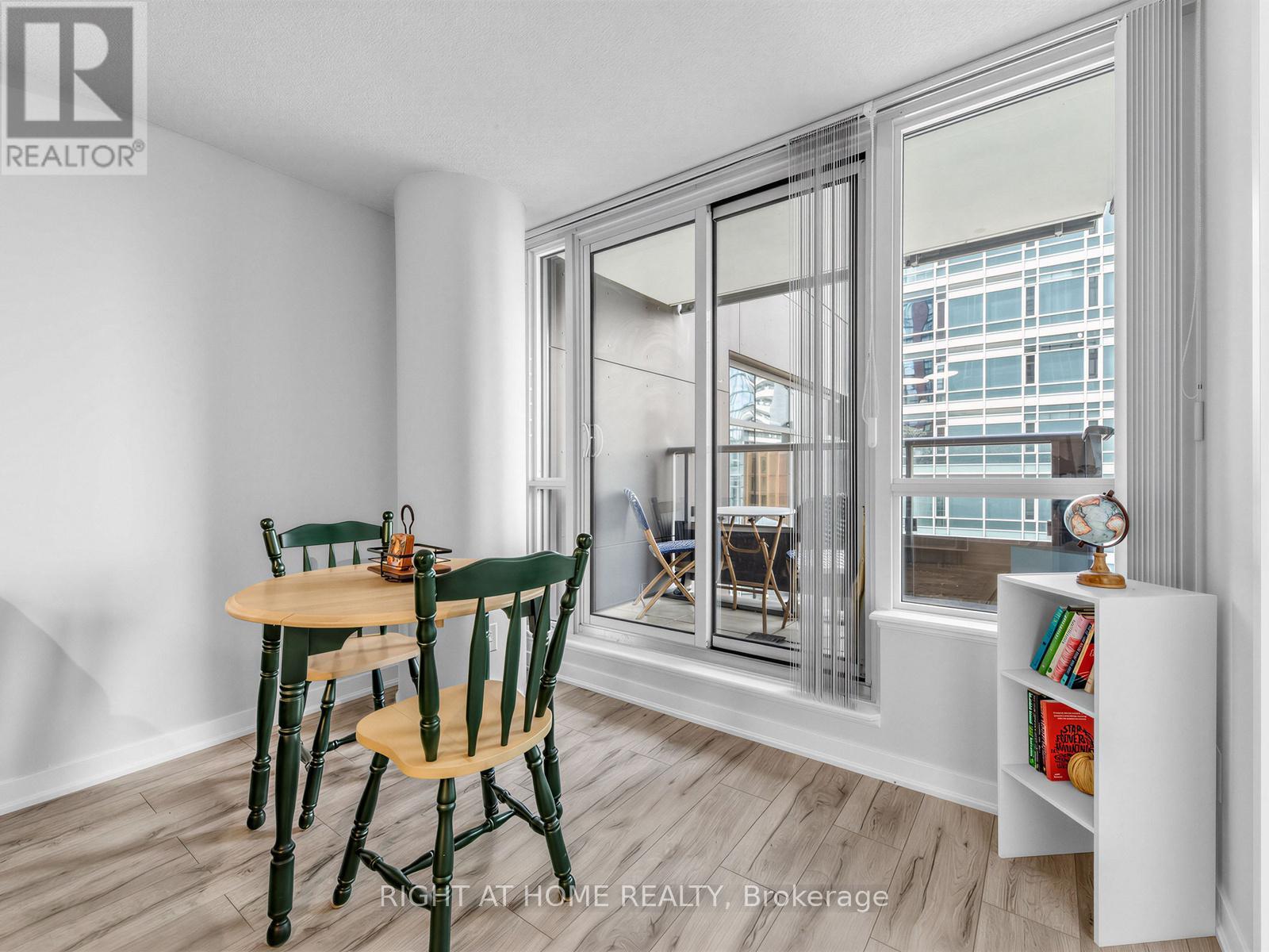 1210 - 295 Adelaide Street W, Toronto, Ontario  M5V 0L4 - Photo 7 - C13114486