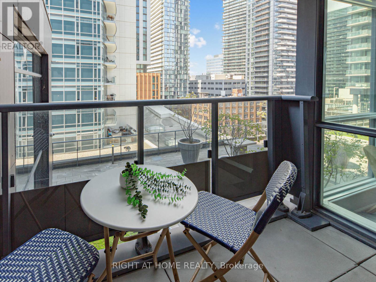 1210 - 295 Adelaide Street W, Toronto, Ontario  M5V 0L4 - Photo 8 - C13114486