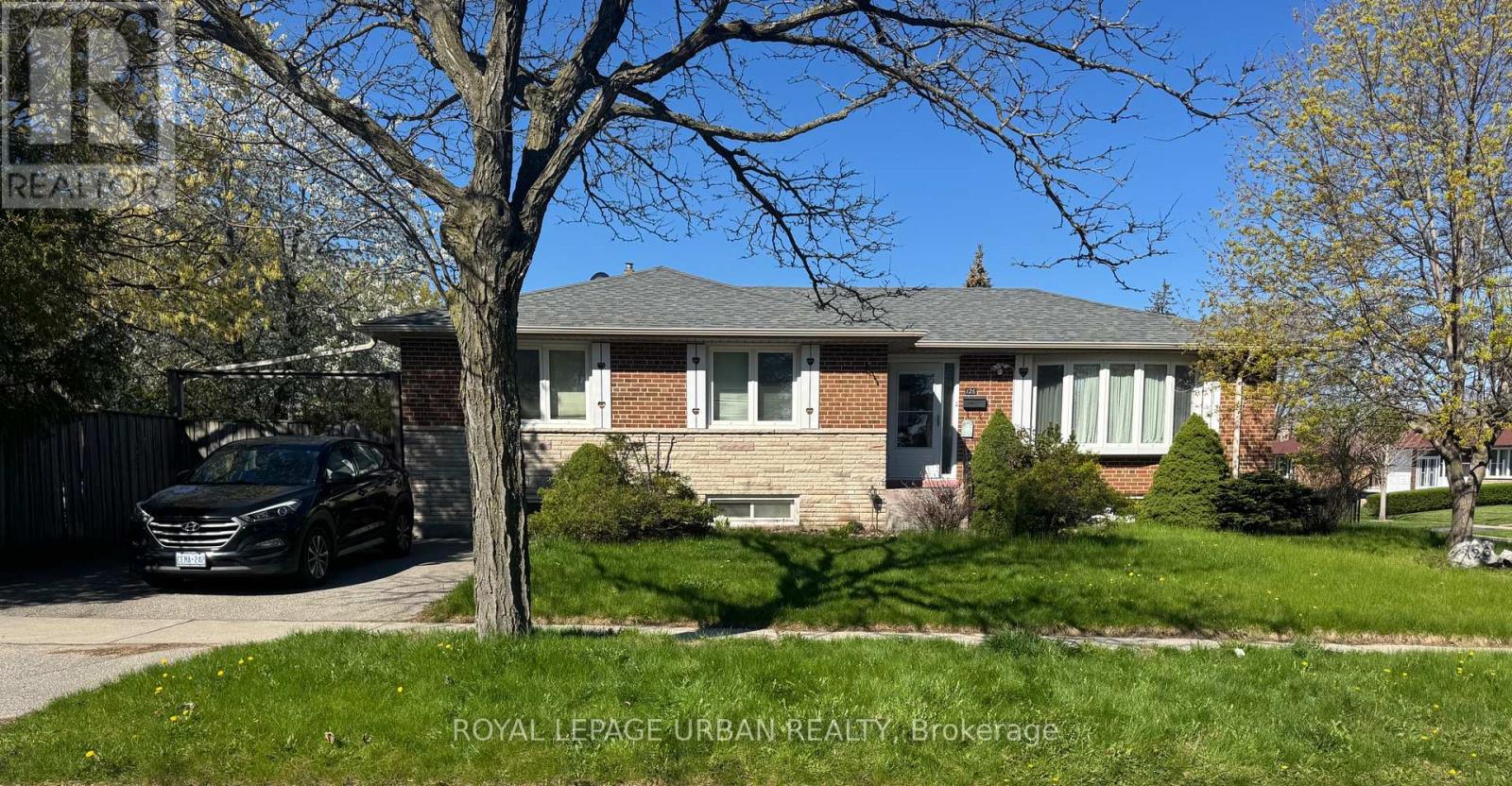 126 MARILAKE DRIVE, Toronto, Ontario