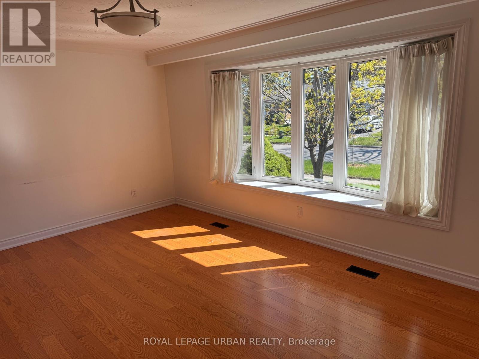 126 Marilake Drive, Toronto, Ontario  M1S 1V9 - Photo 4 - E13114514