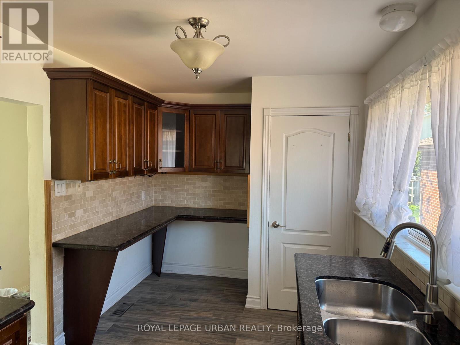 126 Marilake Drive, Toronto, Ontario  M1S 1V9 - Photo 7 - E13114514