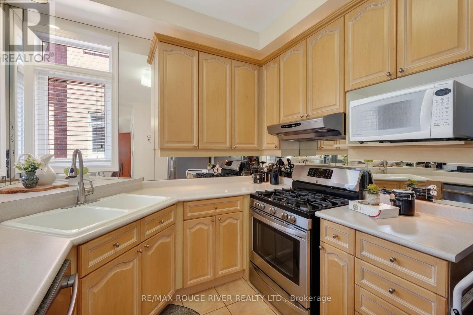 461 Summerpark Crescent, Pickering, Ontario  L1V 7A9 - Photo 13 - E13114558
