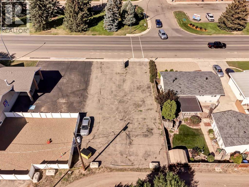 587 12 Street NW, Medicine Hat, Alberta  T1A 6R3 - Photo 2 - A2276621