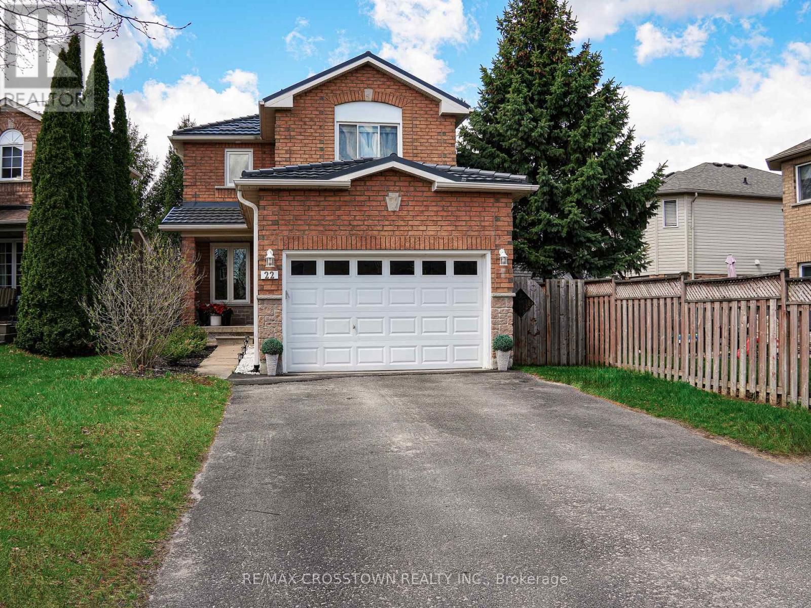 22 Bluegrass Drive, Barrie, Ontario  L4N 9N9 - Photo 2 - S13114526