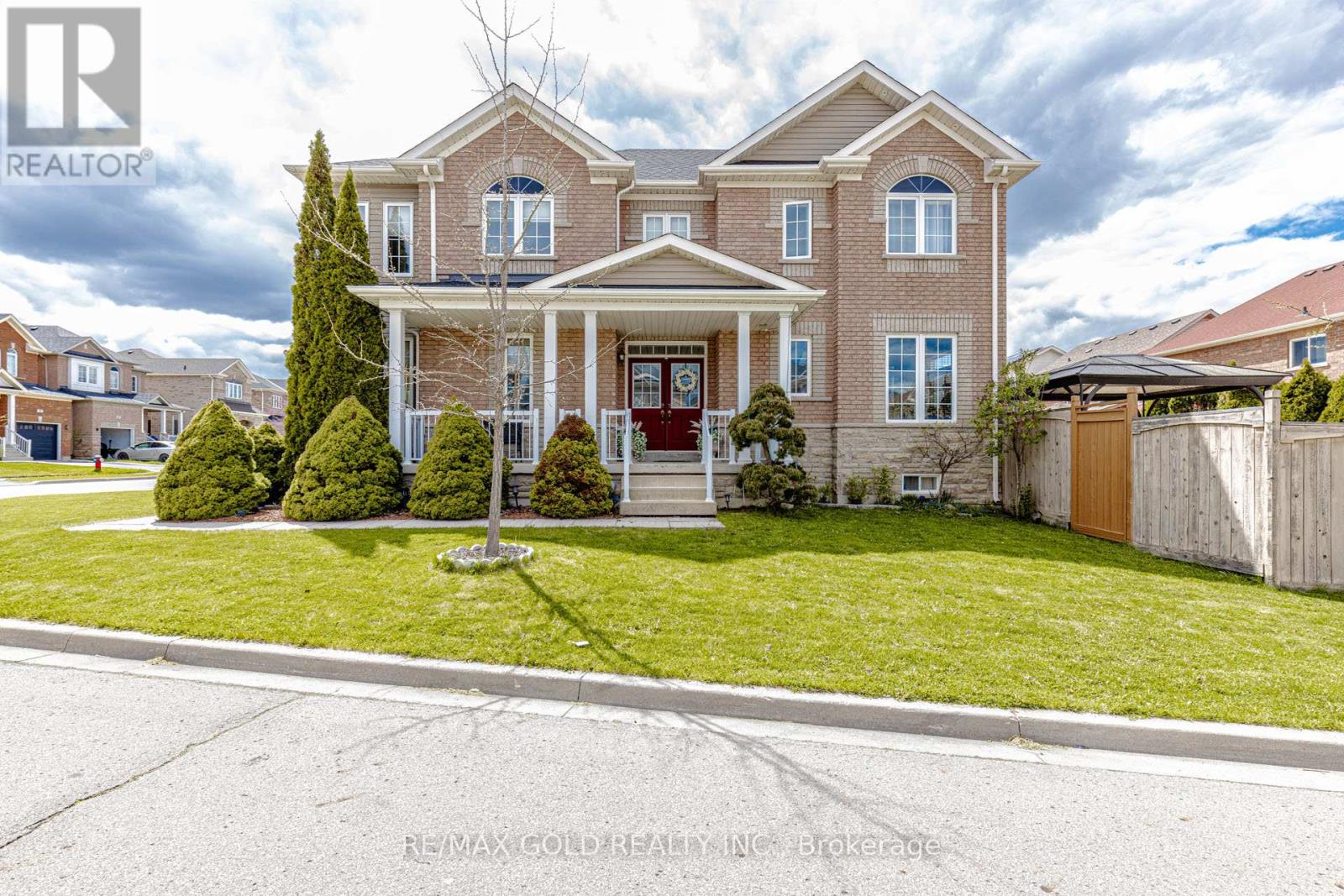 45 Fishing Crescent, Brampton, Ontario  L6V 4S4 - Photo 2 - W13114506