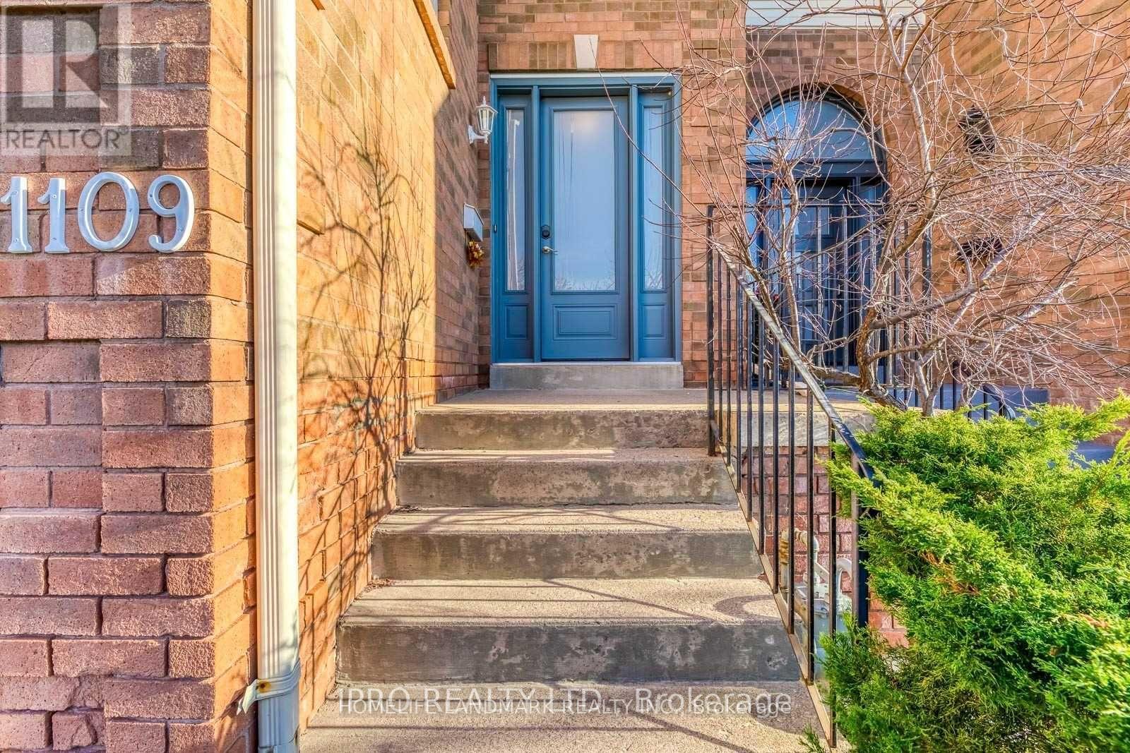 1109 Lindsay Drive, Oakville, Ontario  L6M 3B4 - Photo 2 - W13114552