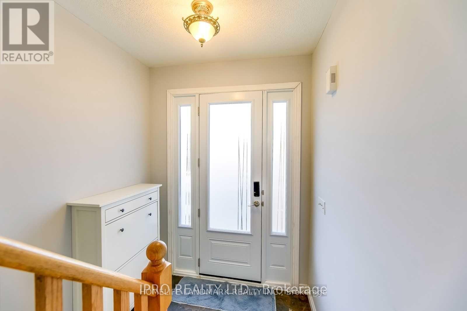 1109 Lindsay Drive, Oakville, Ontario  L6M 3B4 - Photo 3 - W13114552