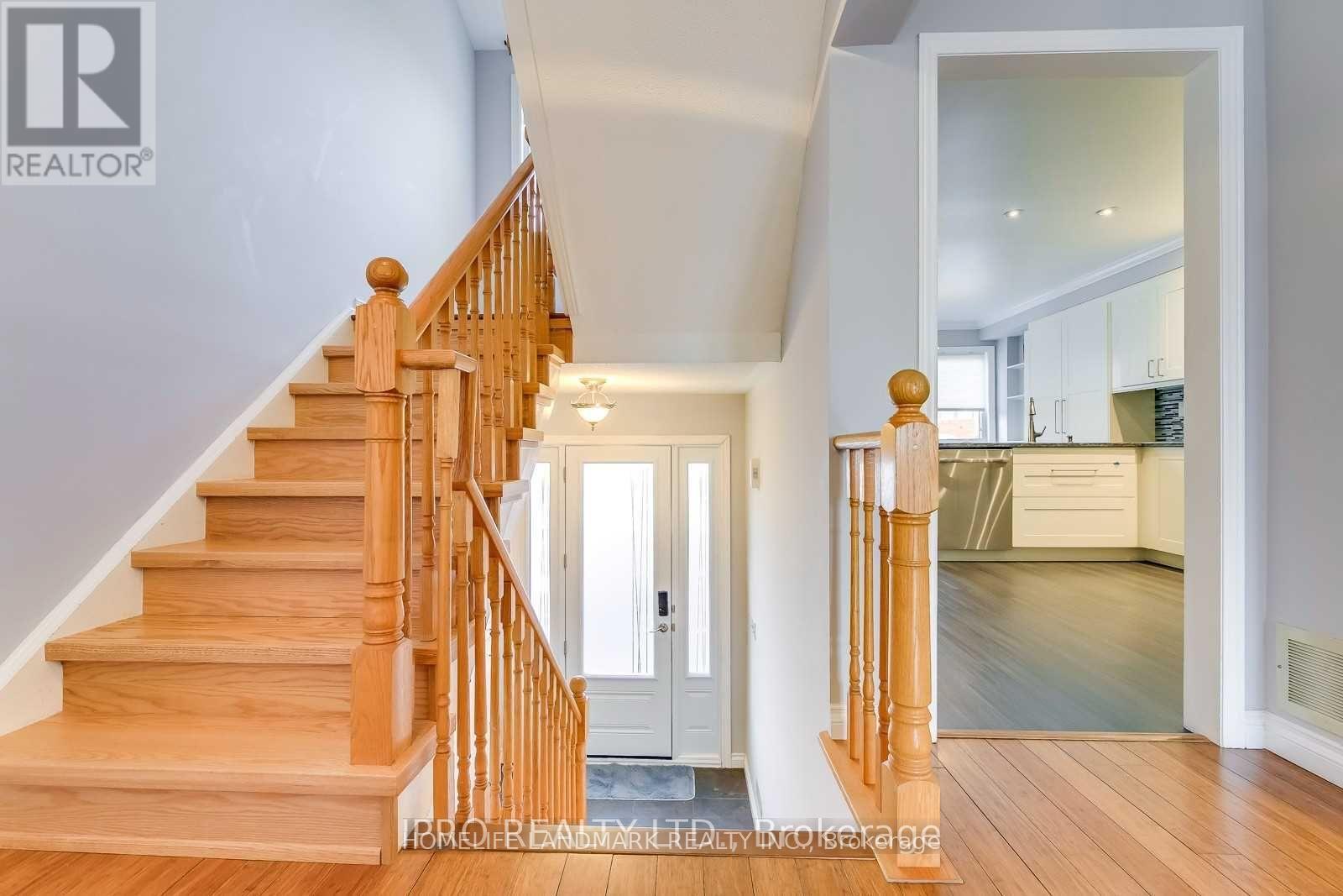 1109 Lindsay Drive, Oakville, Ontario  L6M 3B4 - Photo 4 - W13114552