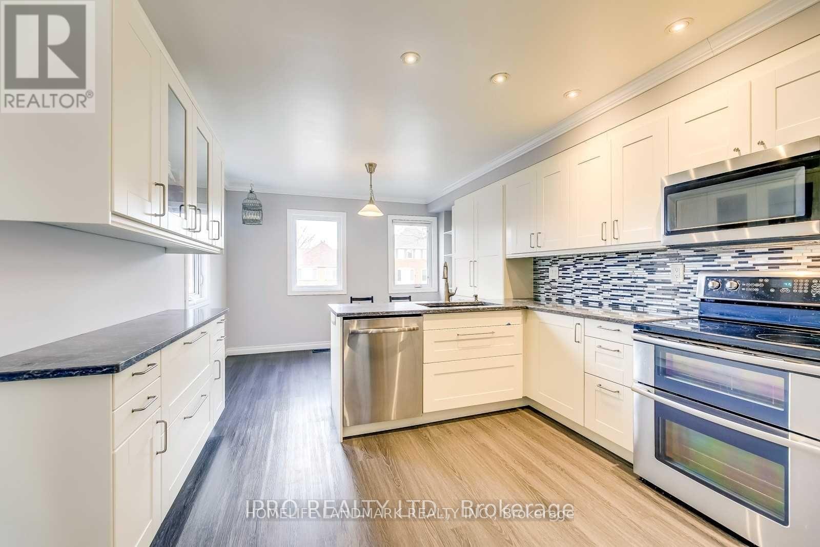 1109 Lindsay Drive, Oakville, Ontario  L6M 3B4 - Photo 5 - W13114552