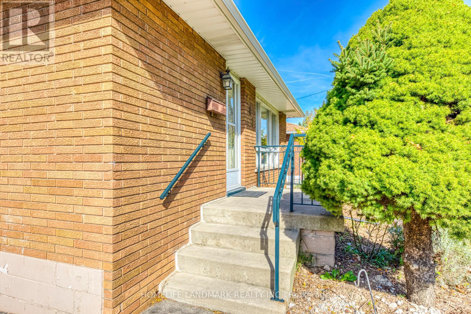 146 Manning Avenue, Hamilton, Ontario  L9A 3G2 - Photo 3 - X13114548