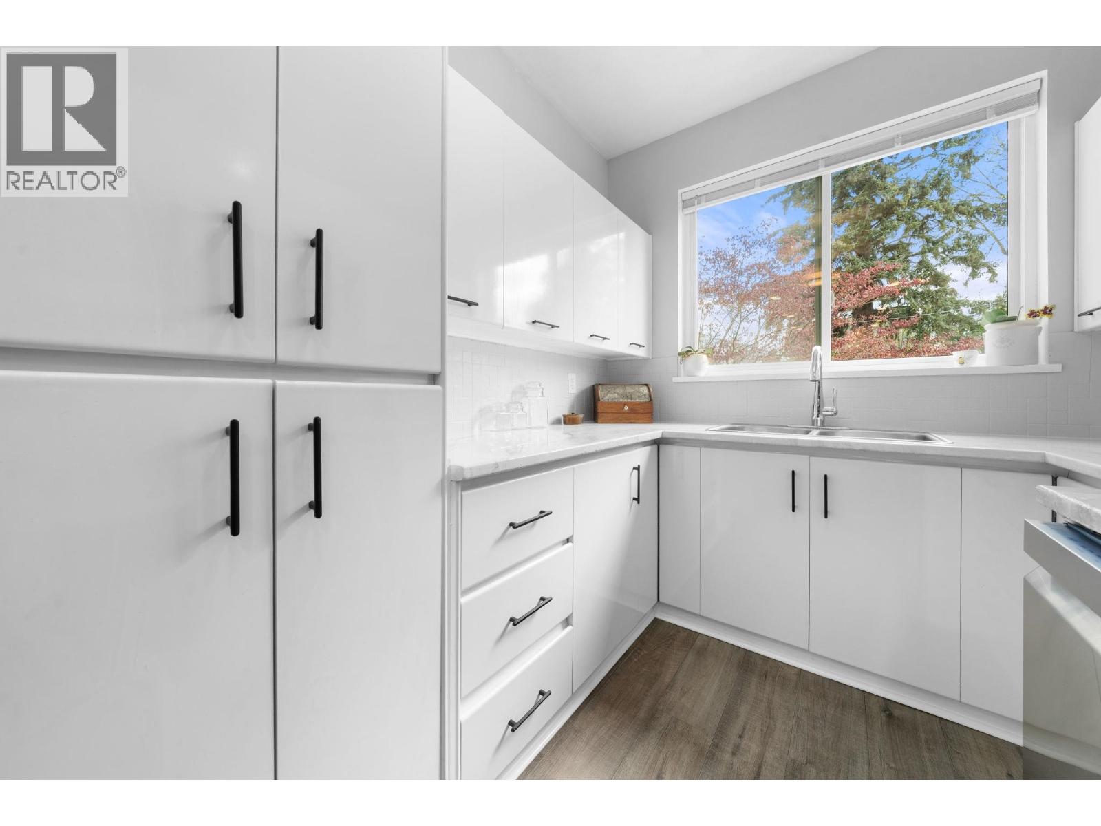 10 1700 Mamquam Road, Squamish, British Columbia  V8B 0H7 - Photo 2 - R3113773