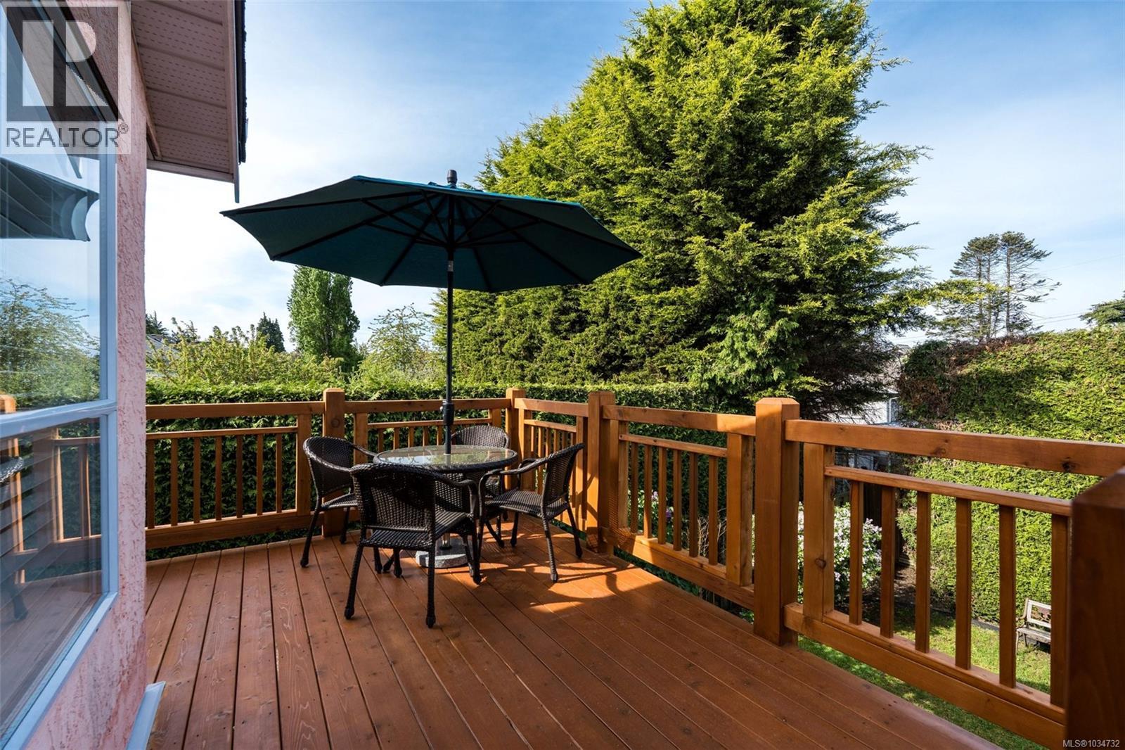 468 Admirals Rd, Esquimalt, British Columbia  V9A 2N1 - Photo 11 - 1034732
