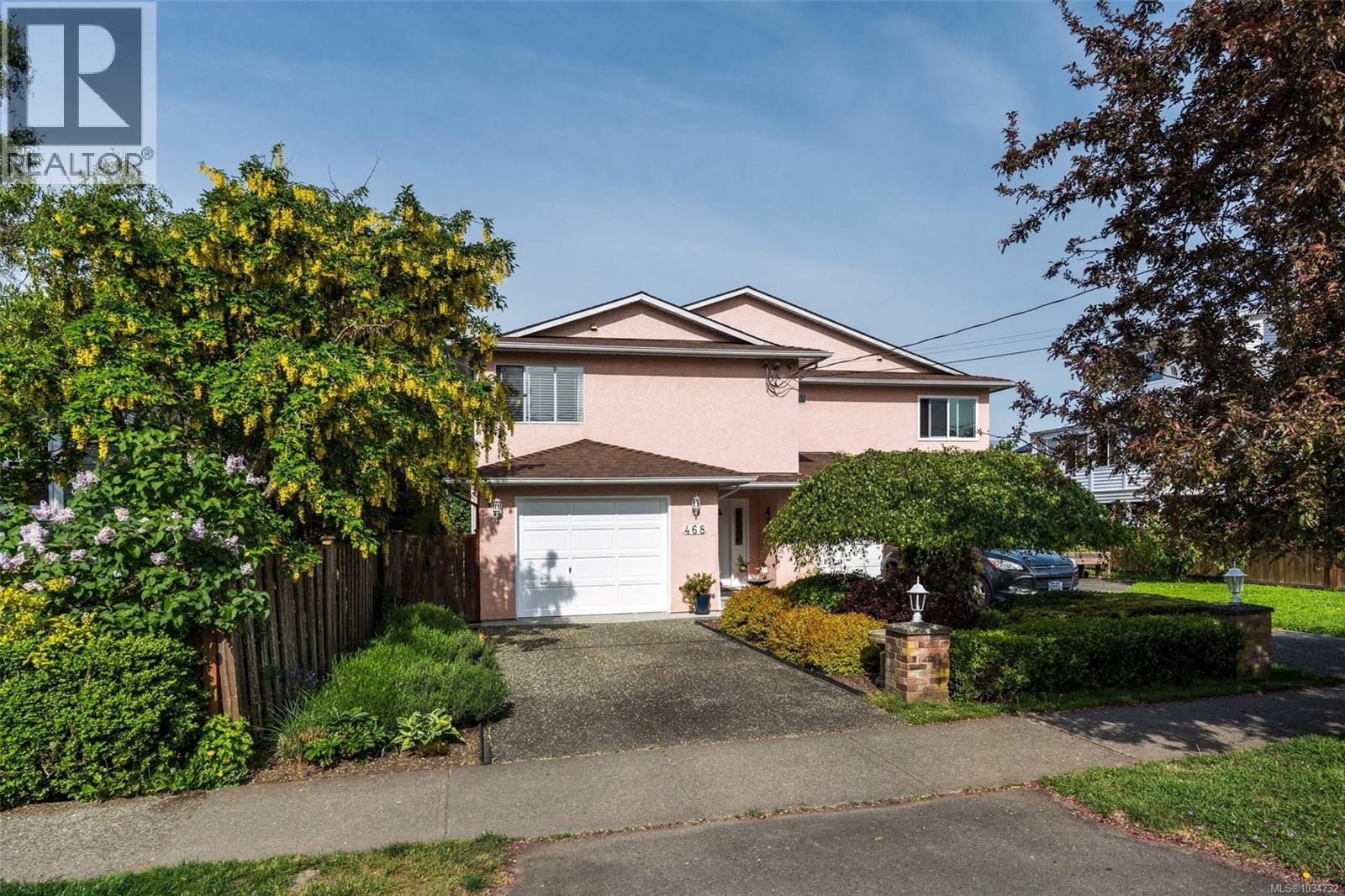 468 Admirals Rd, Esquimalt, British Columbia  V9A 2N1 - Photo 2 - 1034732