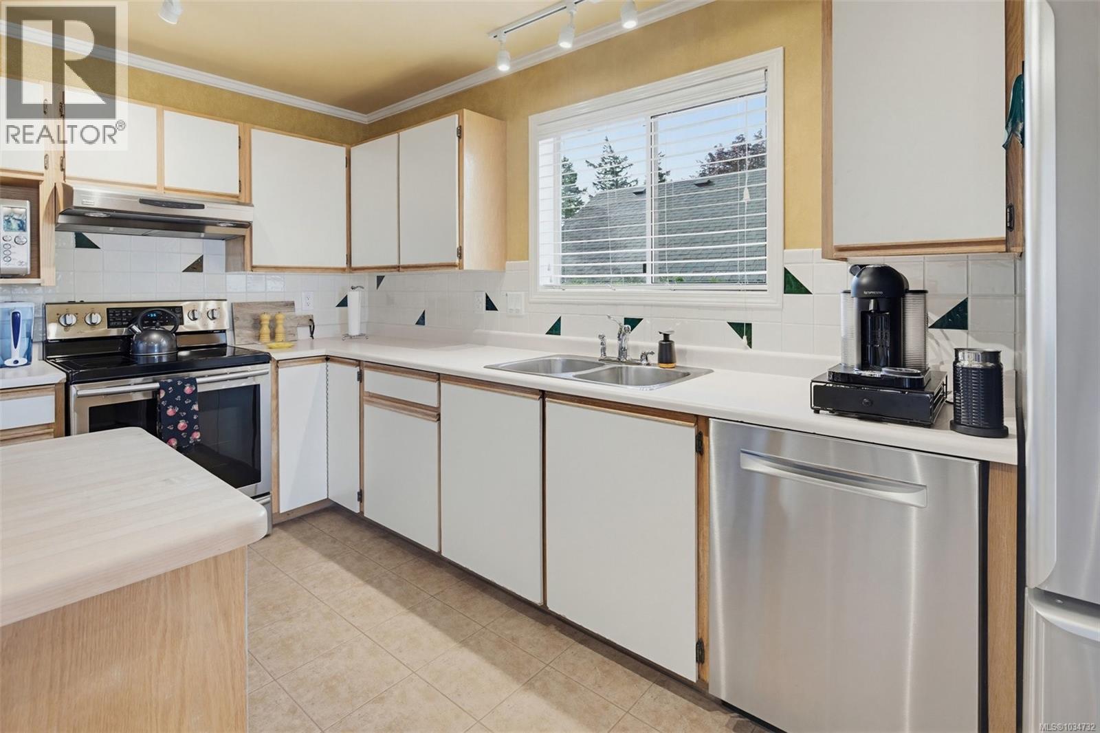 468 Admirals Rd, Esquimalt, British Columbia  V9A 2N1 - Photo 24 - 1034732