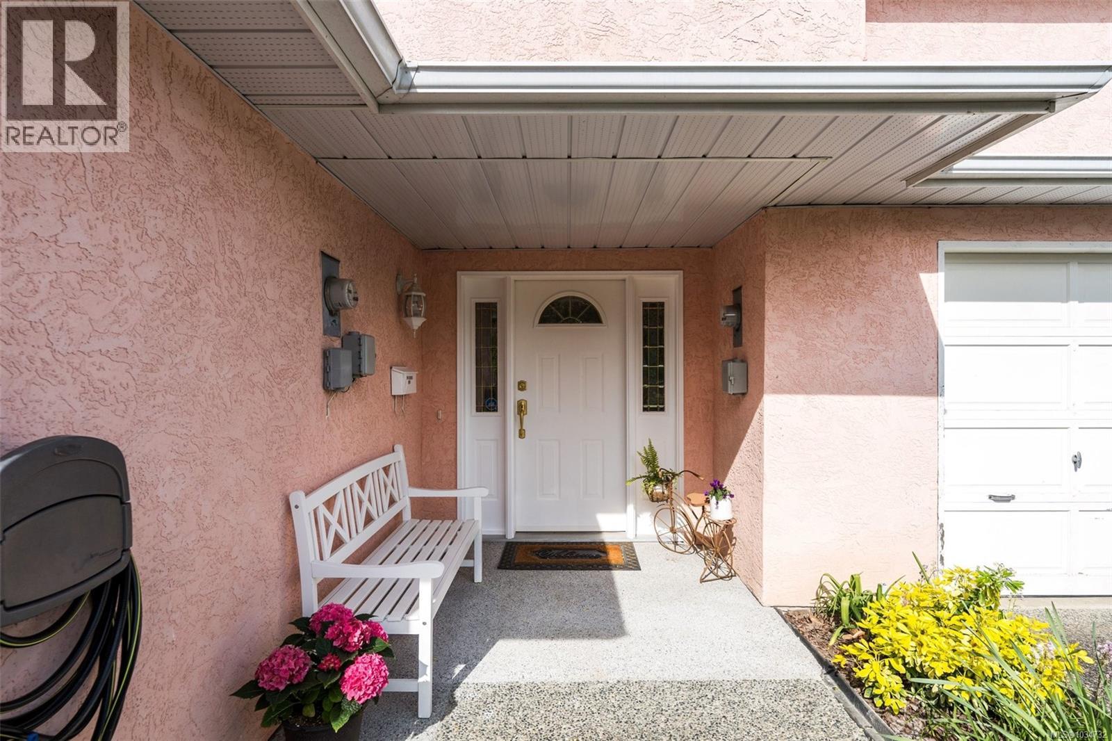 468 Admirals Rd, Esquimalt, British Columbia  V9A 2N1 - Photo 3 - 1034732