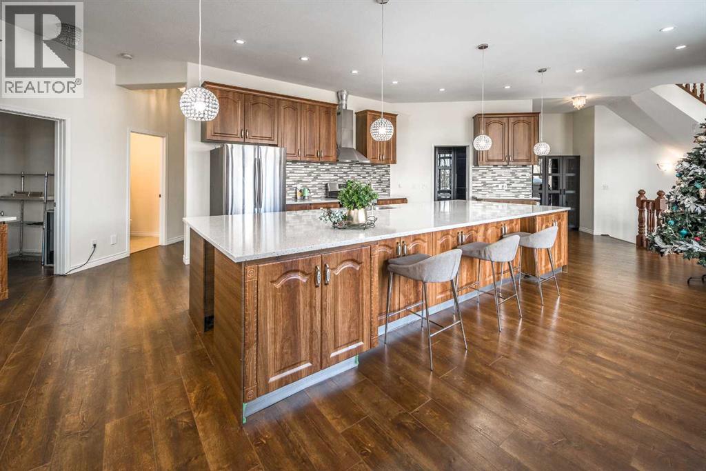 5 Elveden Point Sw, Calgary, Alberta  T3H 3X8 - Photo 3 - A2297598