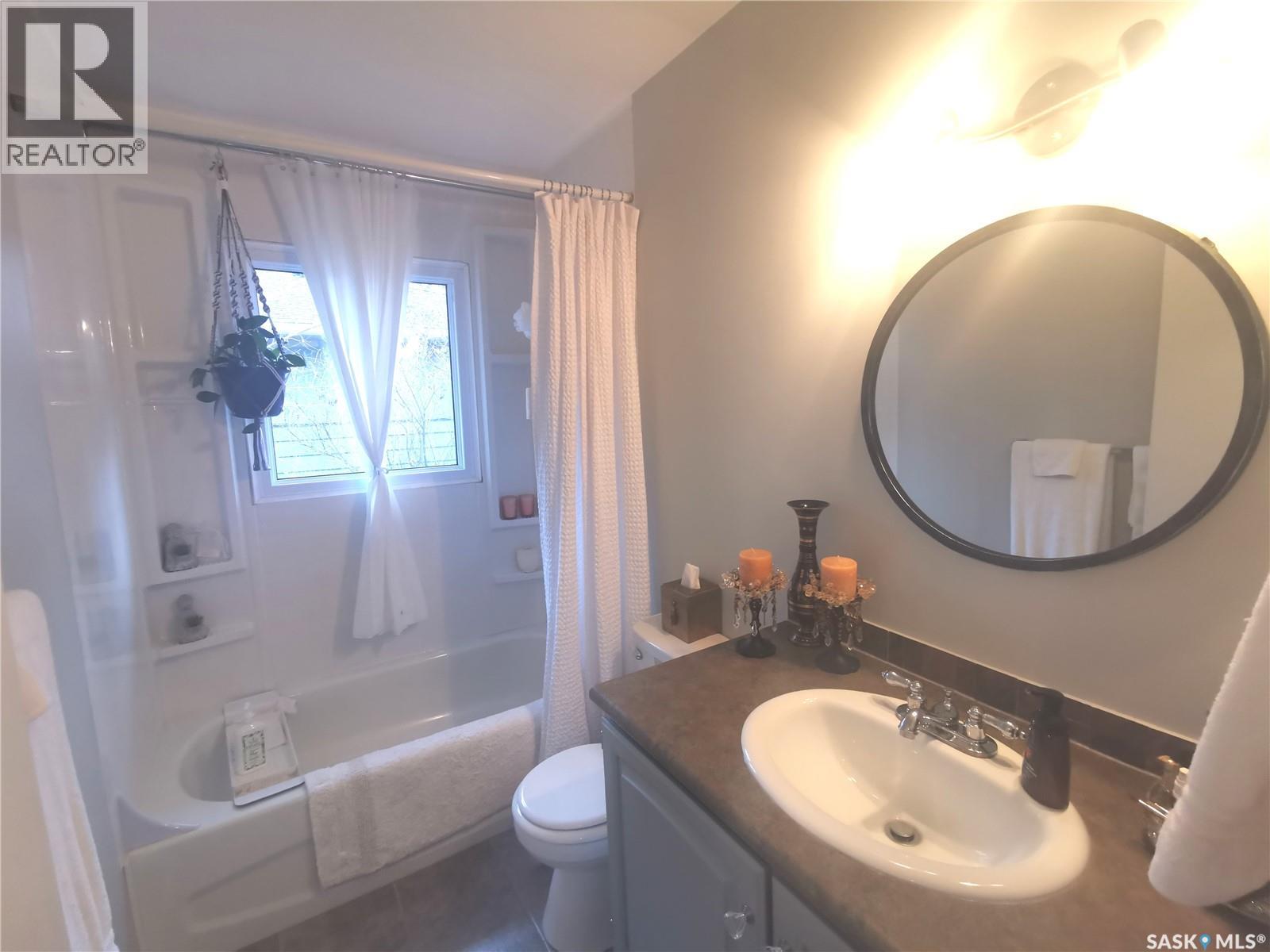 305 Ruth Street E, Saskatoon, Saskatchewan  S7J 0L2 - Photo 11 - SK035593