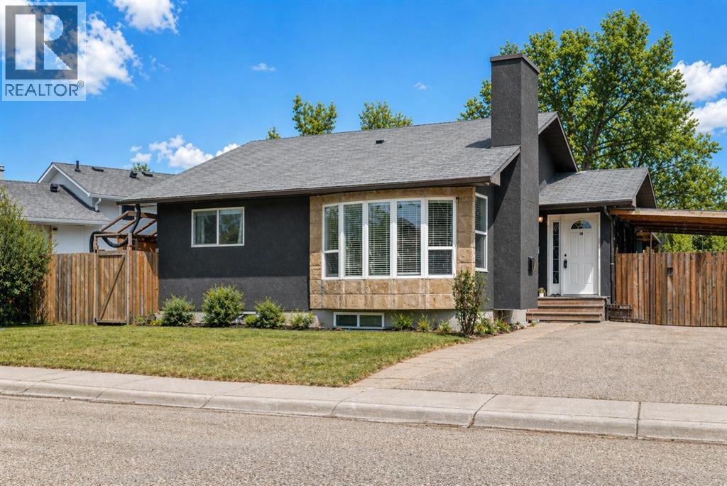 19 Castlepark Way Ne, Calgary, Alberta  T3J 1R7 - Photo 2 - A2297081